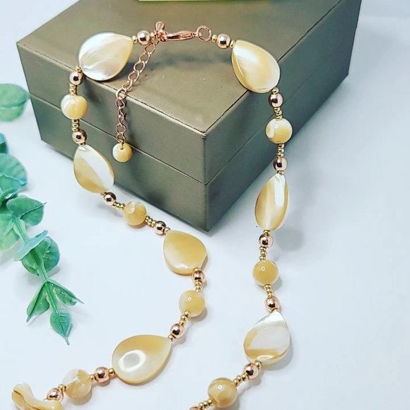 Mother Of Pearl necklace - Picture 5 of 5